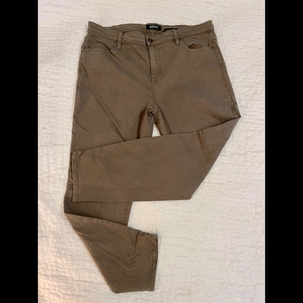 Buffalo ladies ankle jeans. Army green. Size 14/34